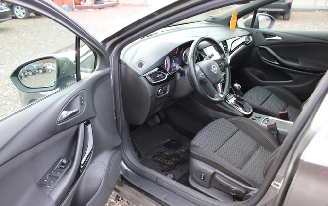 Opel Astra cena 42800 przebieg: 122000, rok produkcji 2016 z Oświęcim małe 781